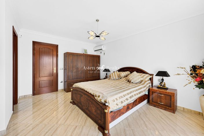 Image No.23-14 Bed Villa for sale