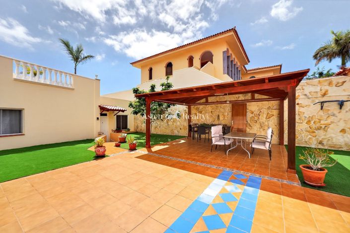 Image No.32-14 Bed Villa for sale