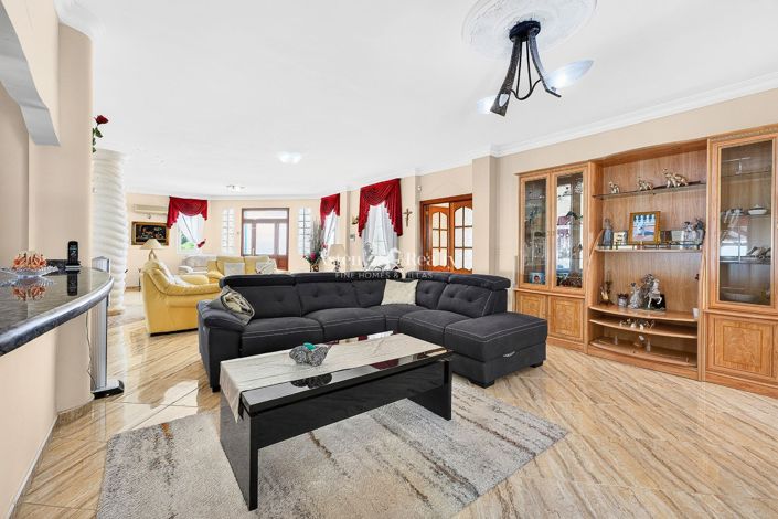 Image No.6-14 Bed Villa for sale