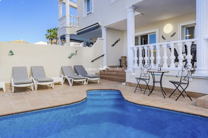 Image No.2-Villa de 4 chambres à vendre à Los Cristianos