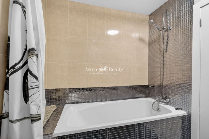 Image No.24-4 Bed Villa for sale