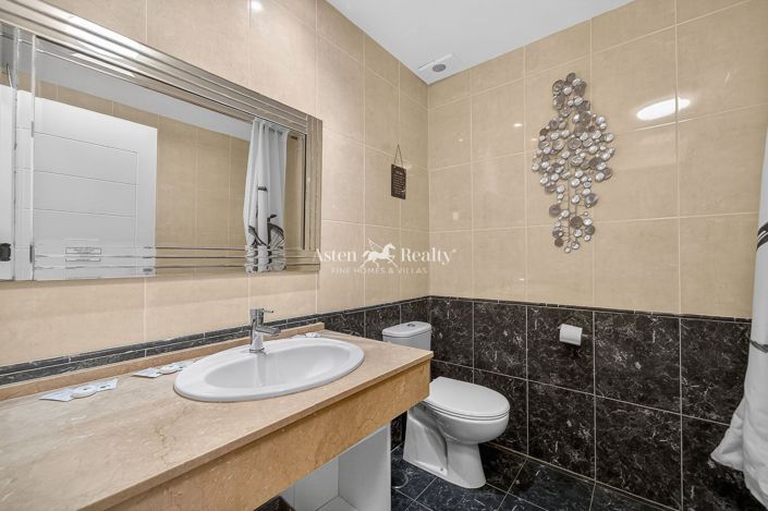 Image No.25-4 Bed Villa for sale