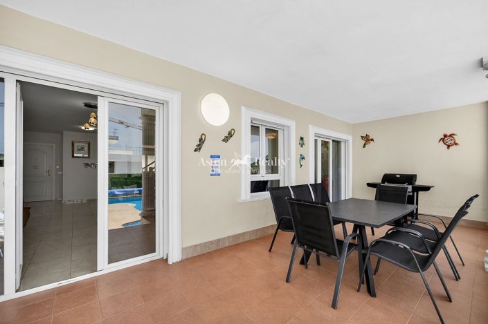 Image No.8-4 Bed Villa for sale