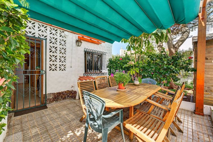 Image No.2-4 Bed House for sale