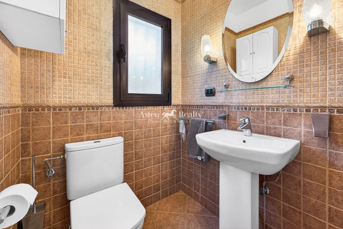 Image No.12-4 Bed House for sale