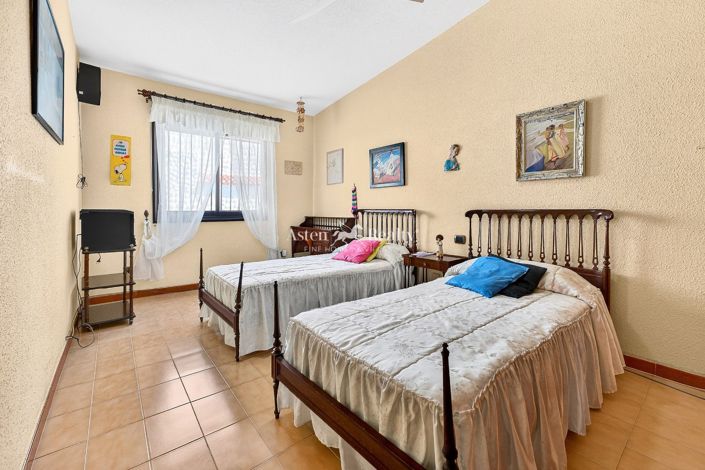 Image No.13-4 Bed House for sale