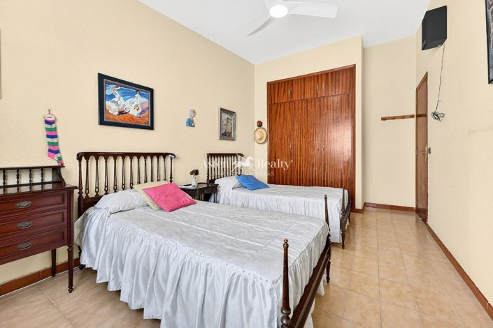 Image No.14-4 Bed House for sale