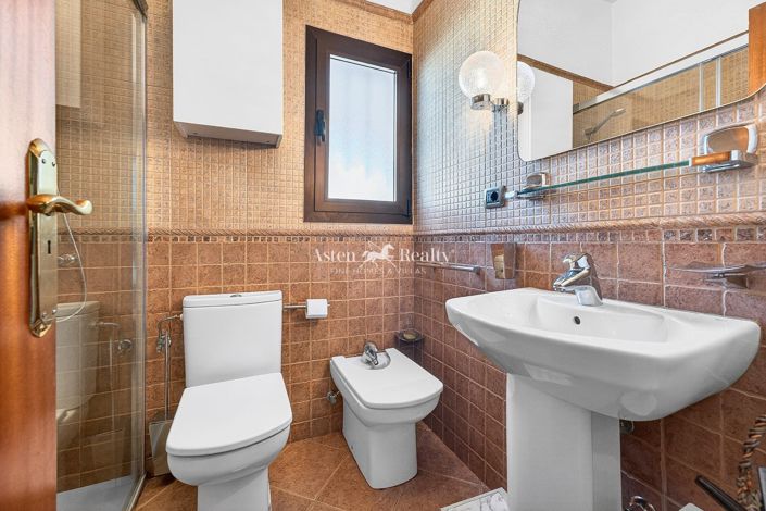 Image No.15-4 Bed House for sale