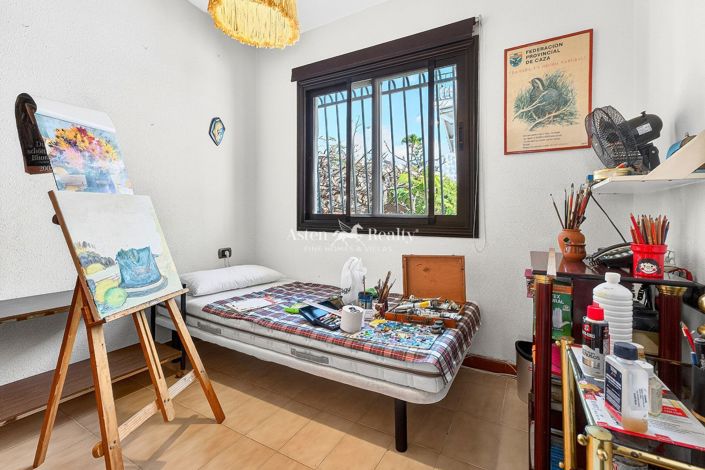 Image No.16-4 Bed House for sale