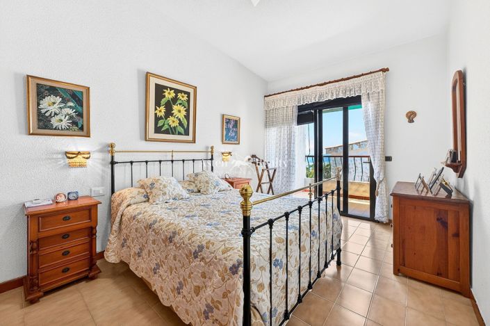 Image No.17-4 Bed House for sale