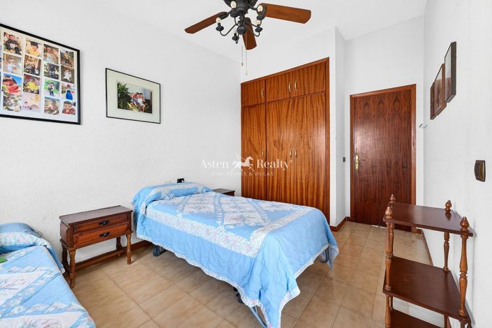 Image No.19-4 Bed House for sale