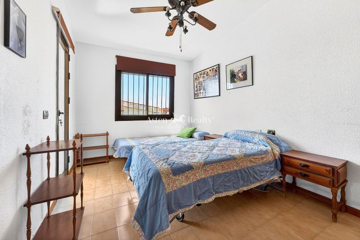 Image No.20-4 Bed House for sale