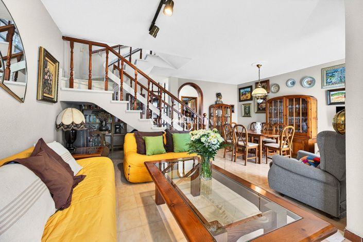 Image No.6-4 Bed House for sale