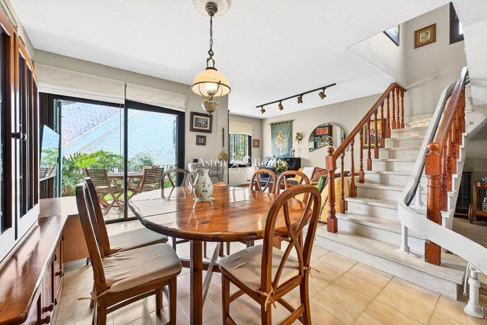 Image No.7-4 Bed House for sale