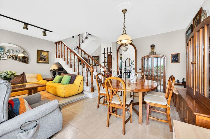 Image No.8-4 Bed House for sale