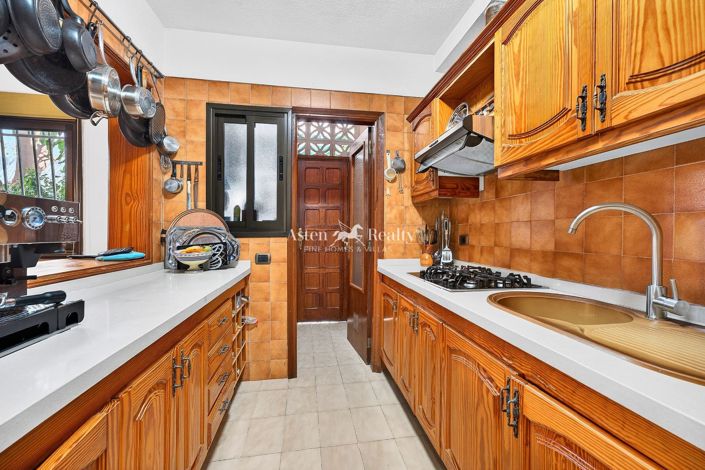 Image No.10-4 Bed House for sale