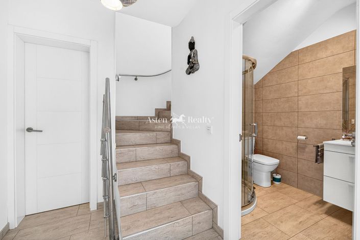 Image No.12-3 Bed House for sale