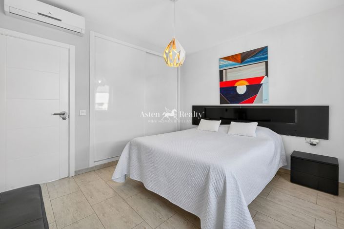 Image No.15-3 Bed House for sale