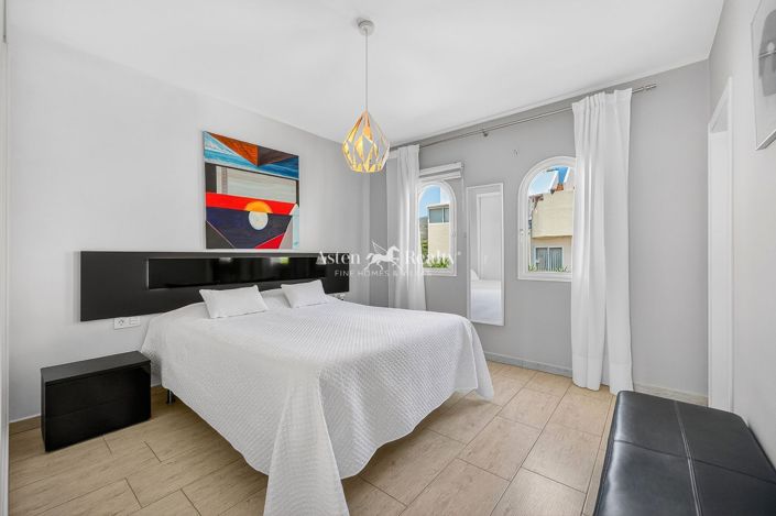 Image No.16-3 Bed House for sale