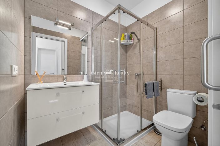 Image No.17-3 Bed House for sale