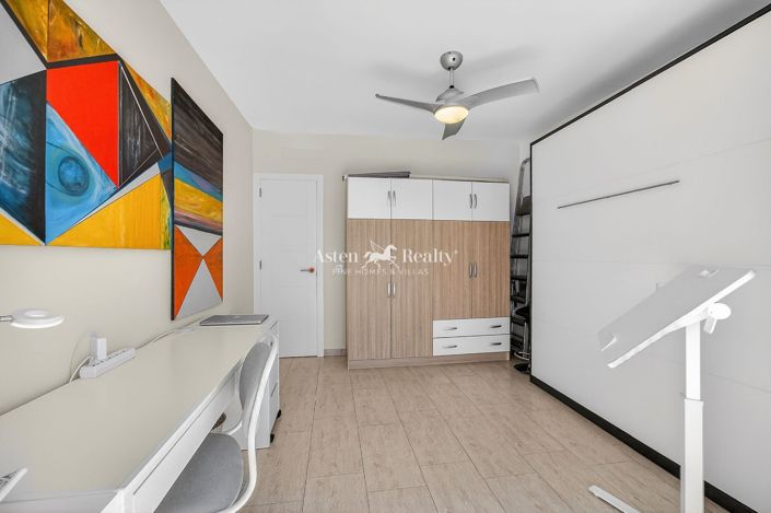 Image No.18-3 Bed House for sale