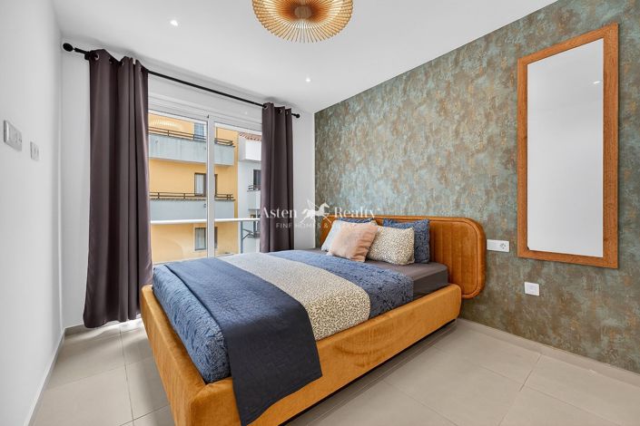 Image No.8-2 Bed Flat for sale