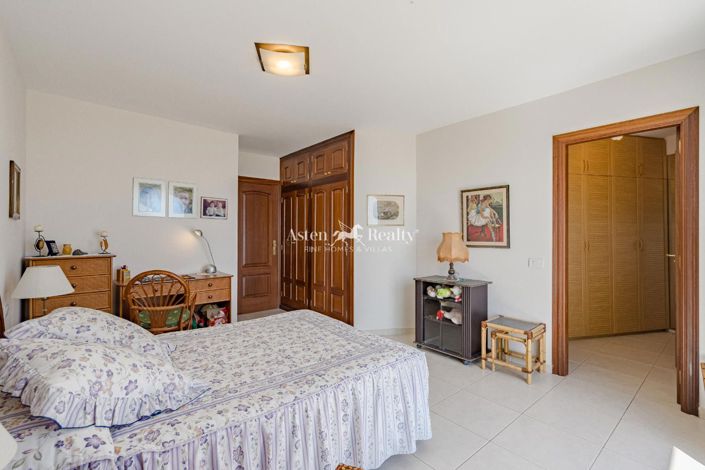 Image No.5-1 Bed Flat for sale