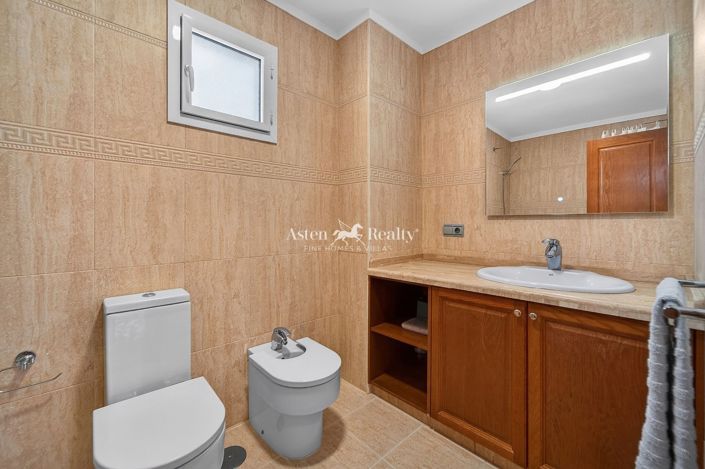 Image No.37-4 Bed Villa for sale