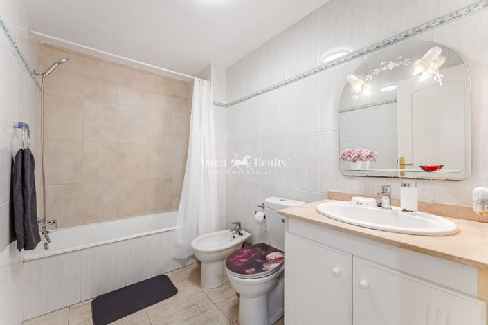 Image No.14-3 Bed Flat for sale