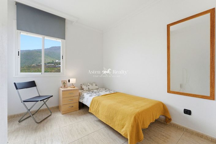 Image No.18-3 Bed Flat for sale