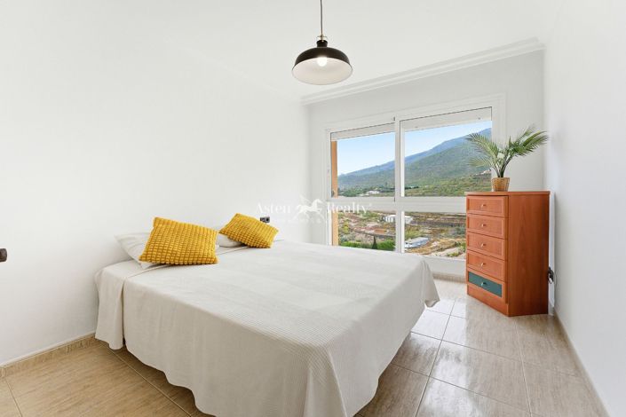 Image No.21-3 Bed Flat for sale
