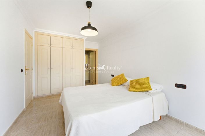 Image No.25-3 Bed Flat for sale