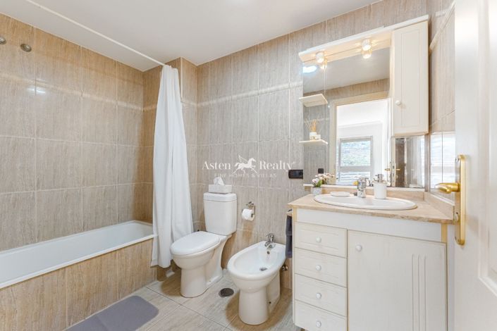 Image No.26-3 Bed Flat for sale