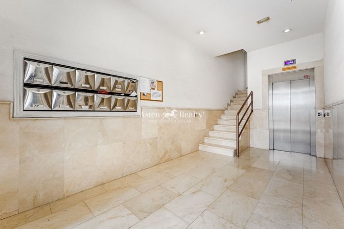 Image No.29-3 Bed Flat for sale