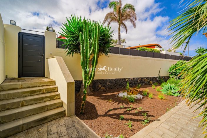 Image No.10-3 Bed Villa for sale