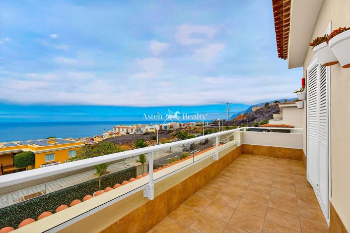 Image No.17-4 Bed House for sale