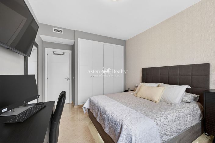 Image No.19-4 Bed House for sale