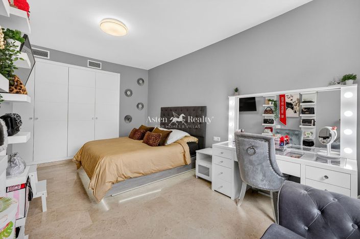 Image No.21-4 Bed House for sale