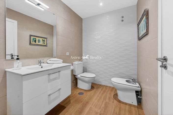 Image No.24-3 Bed Villa for sale