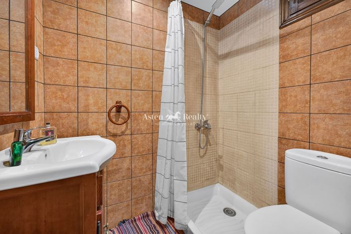 Image No.19-3 Bed House for sale