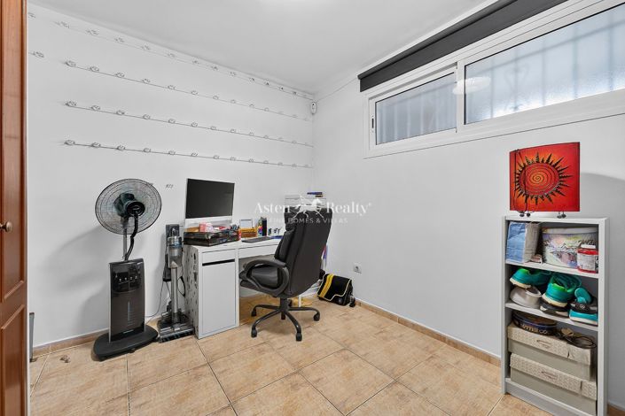 Image No.11-2 Bed Flat for sale