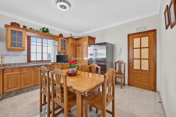 Image No.12-4 Bed House for sale
