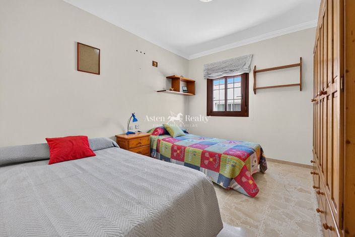 Image No.15-4 Bed House for sale