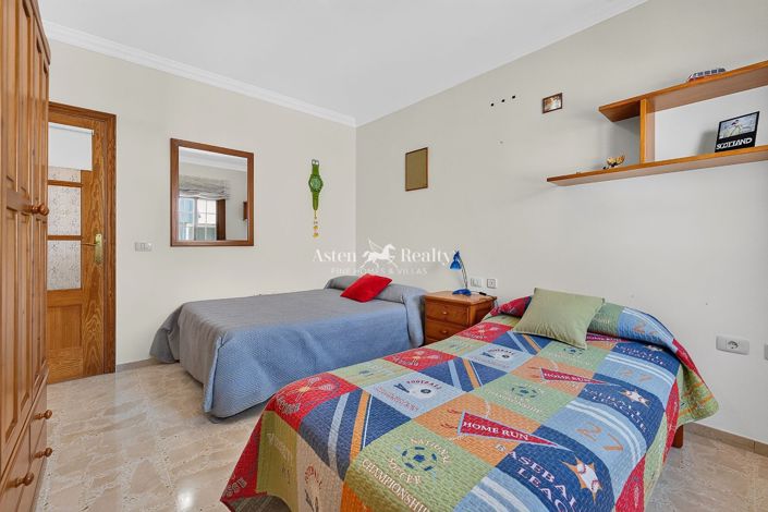 Image No.16-4 Bed House for sale