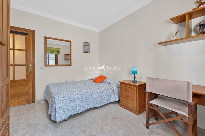 Image No.19-4 Bed House for sale