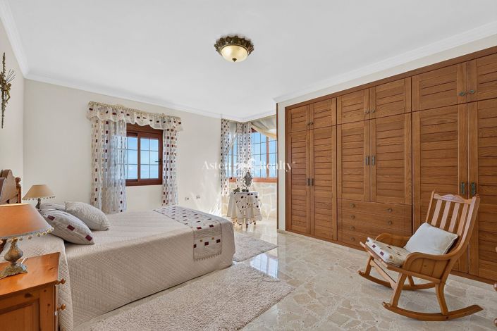 Image No.20-4 Bed House for sale
