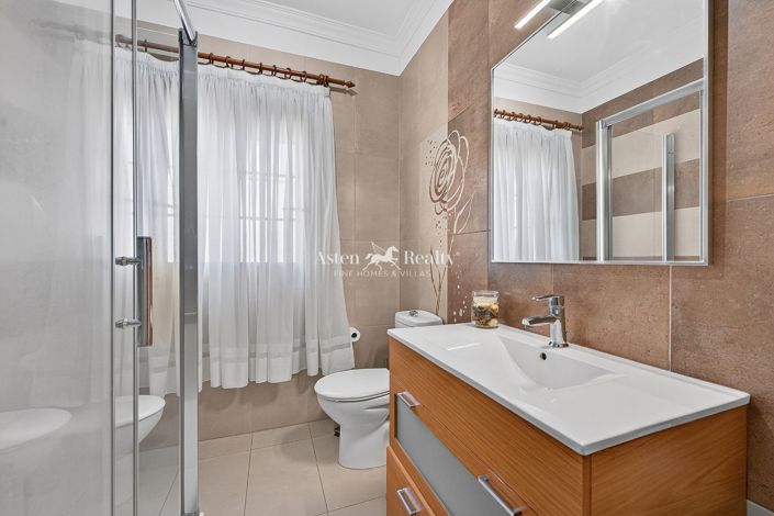 Image No.23-4 Bed House for sale