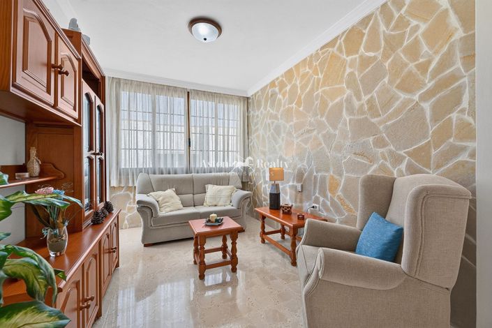 Image No.24-4 Bed House for sale