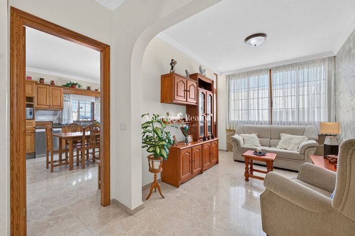 Image No.25-4 Bed House for sale