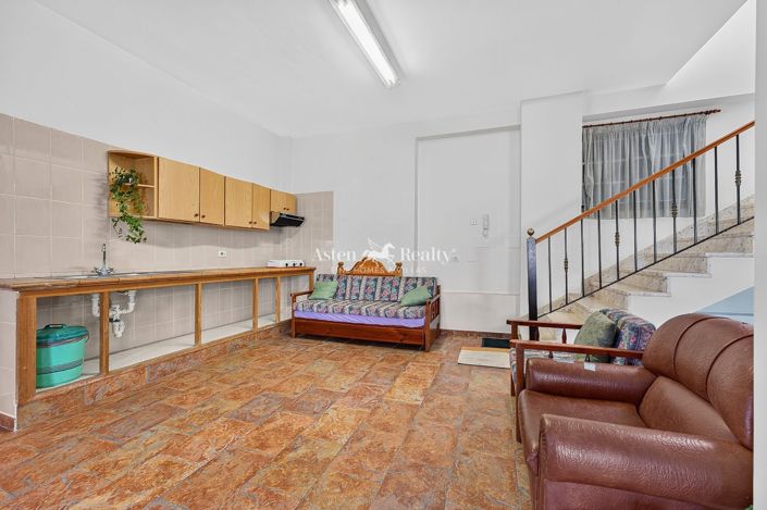 Image No.34-4 Bed House for sale